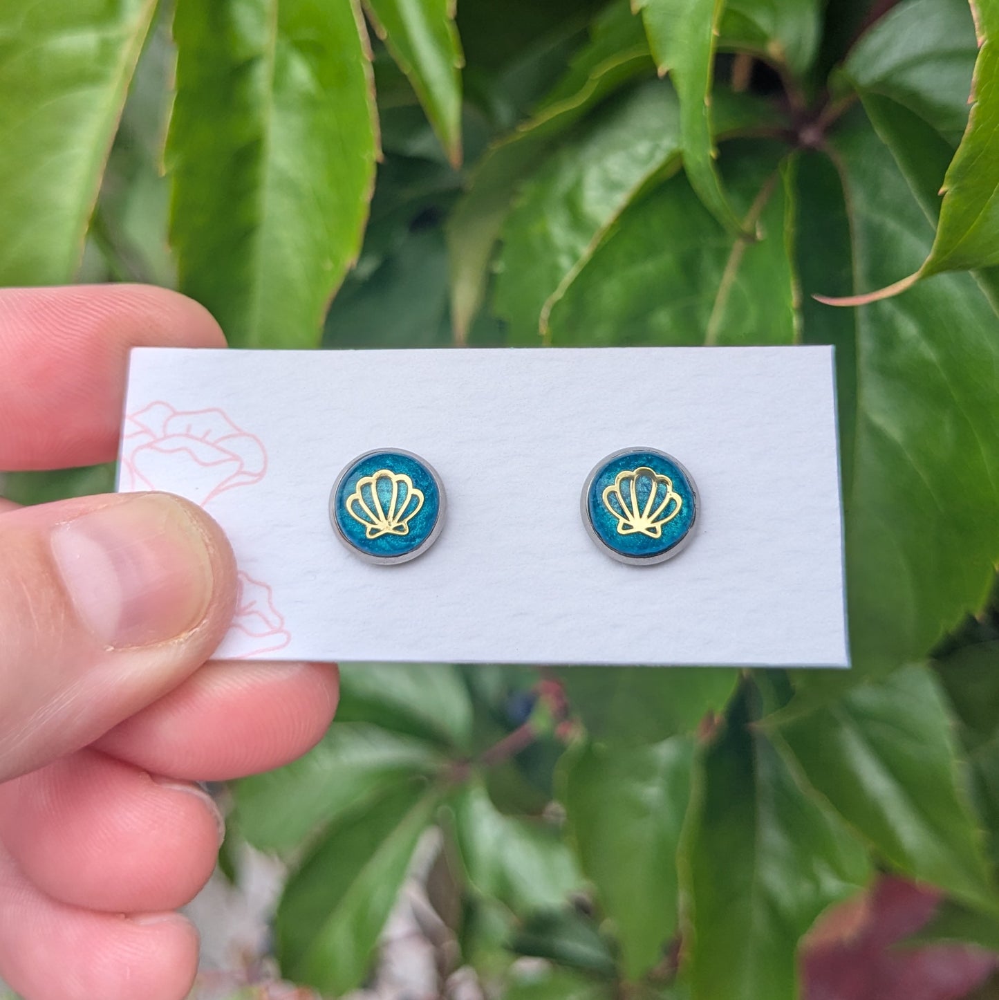 Shello stud earrings