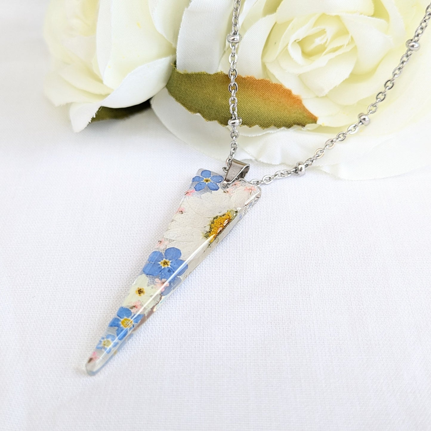 Daisy and forget me not necklace