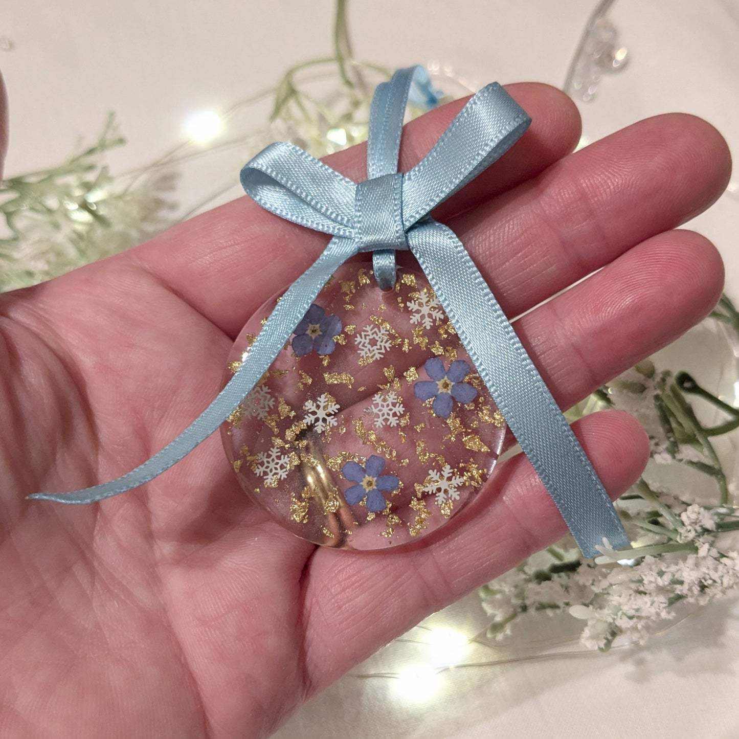 Forget-me-not and snowflake bauble