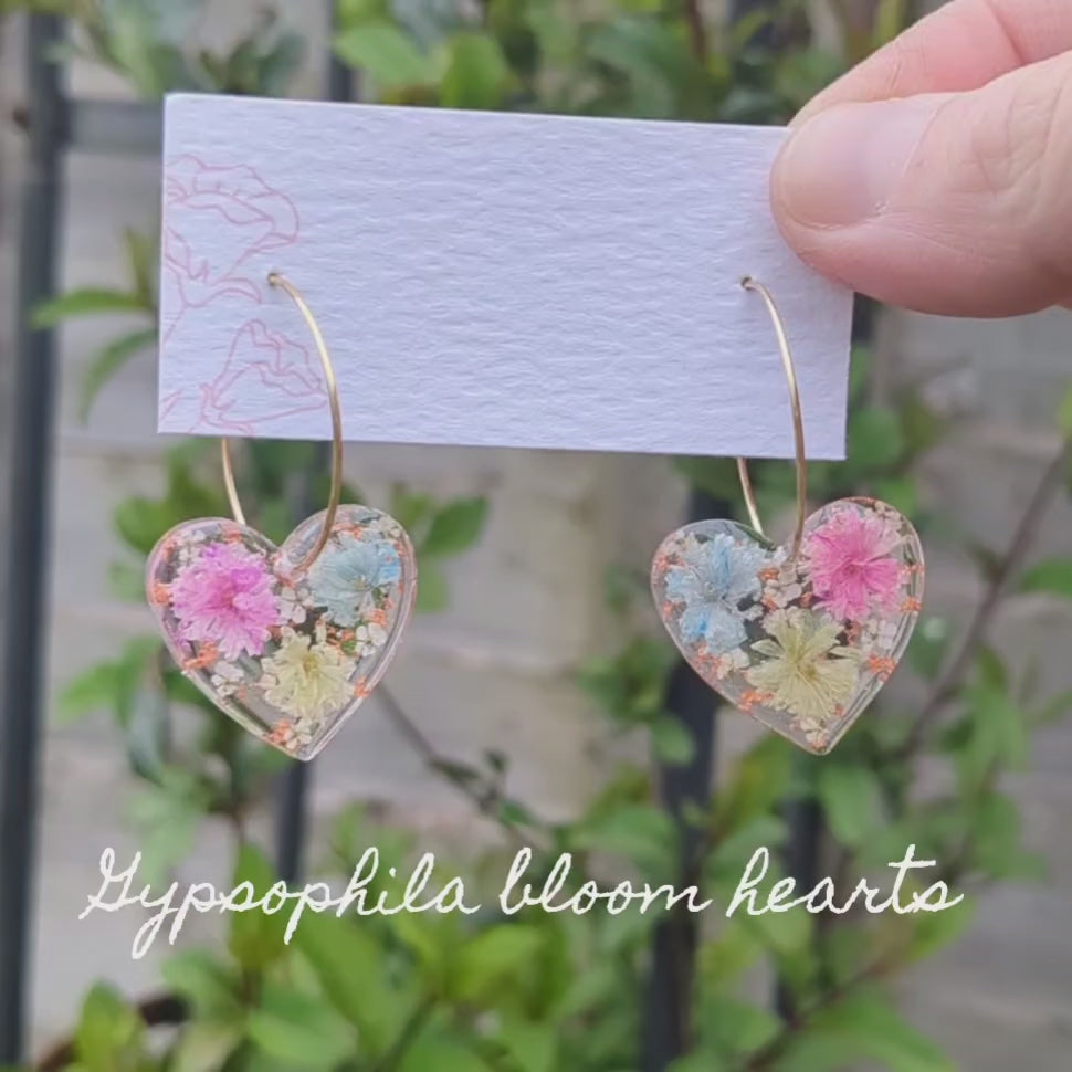 Gypsophila bloom hearts hoops