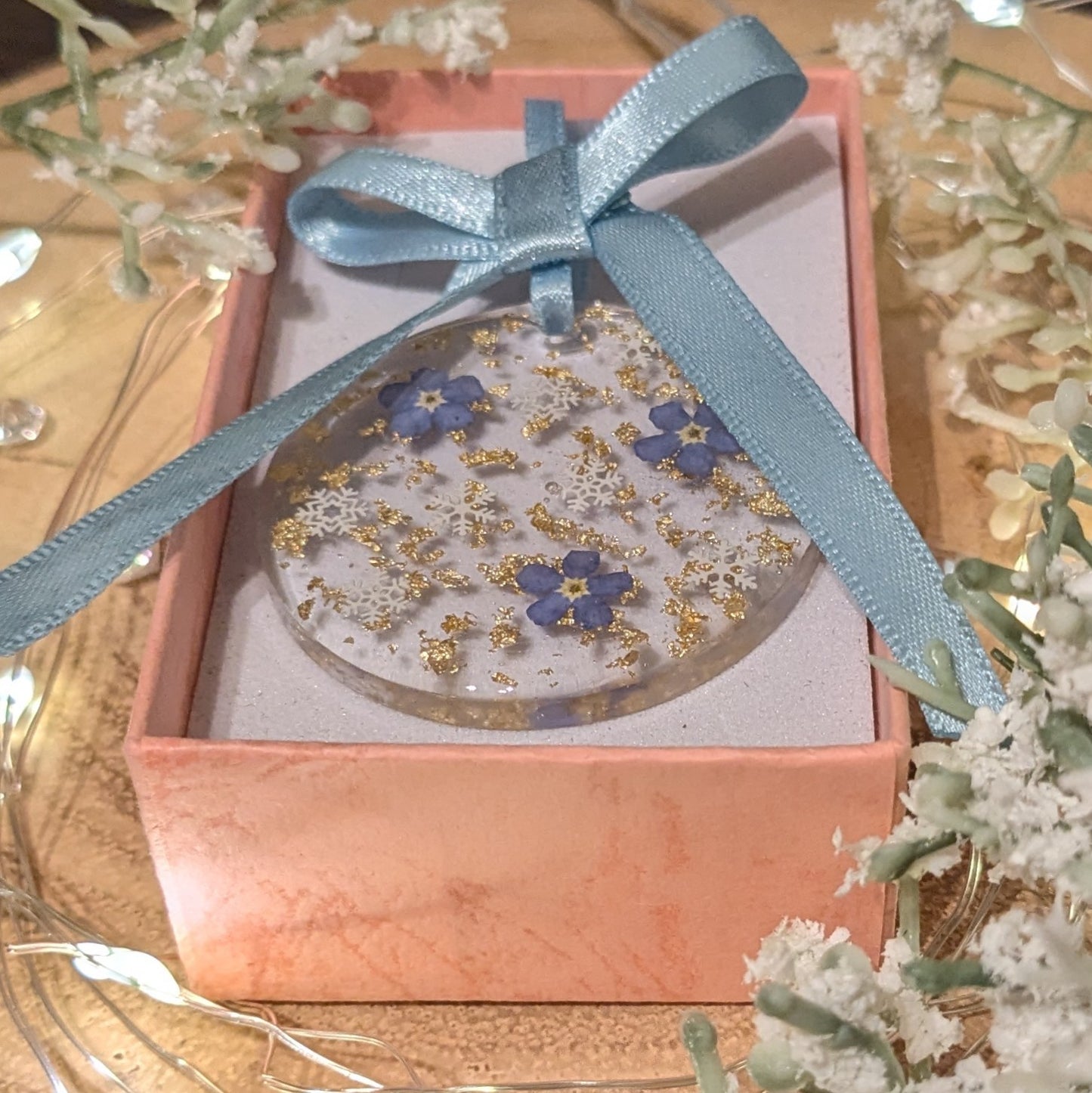 Forget-me-not and snowflake bauble