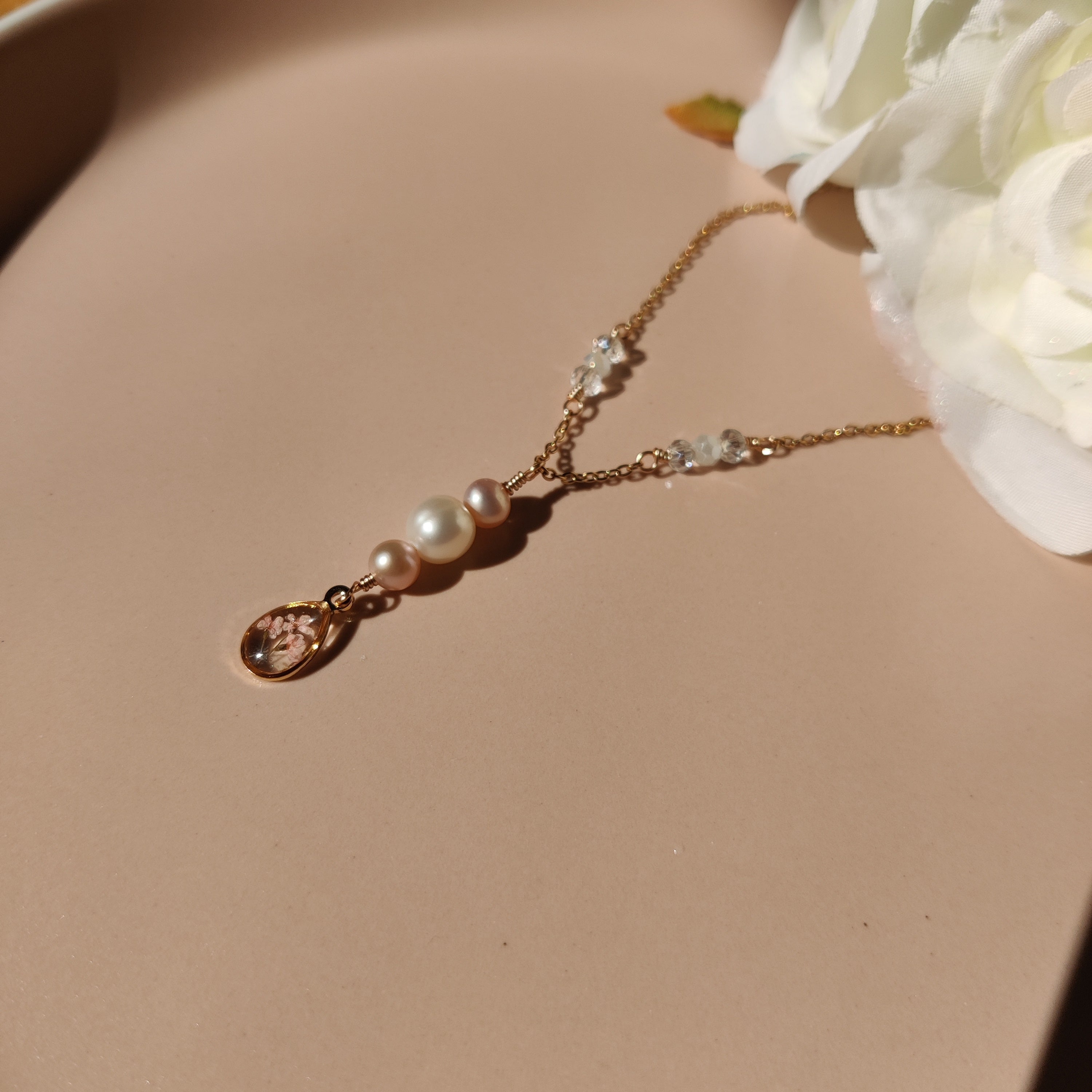 Pearly girl necklace