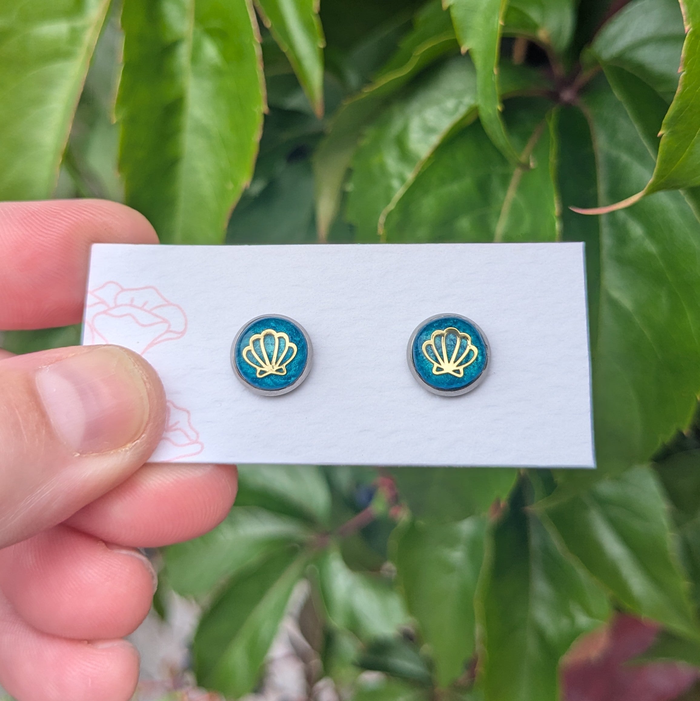 Shello stud earrings