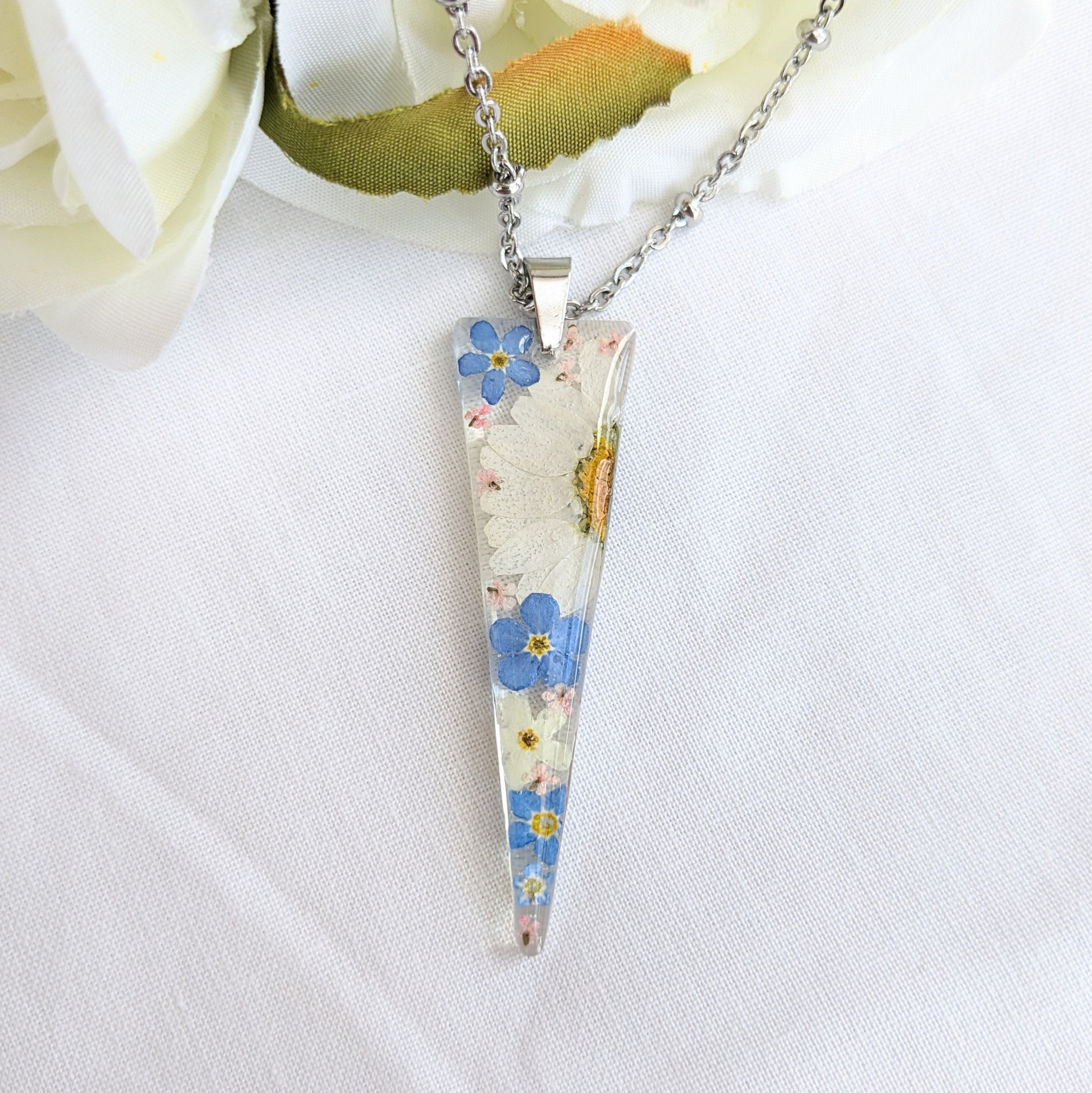 Daisy and forget me not necklace