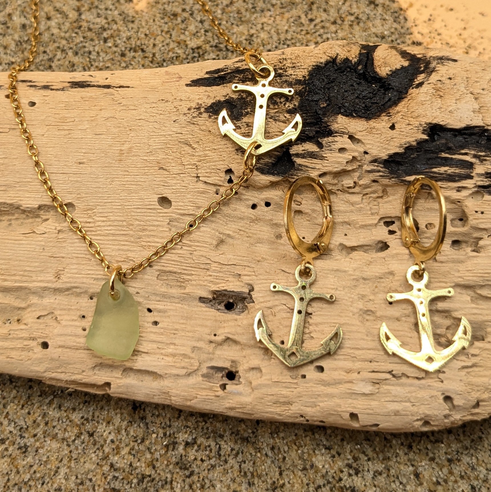 Anchors away necklace (Gold)