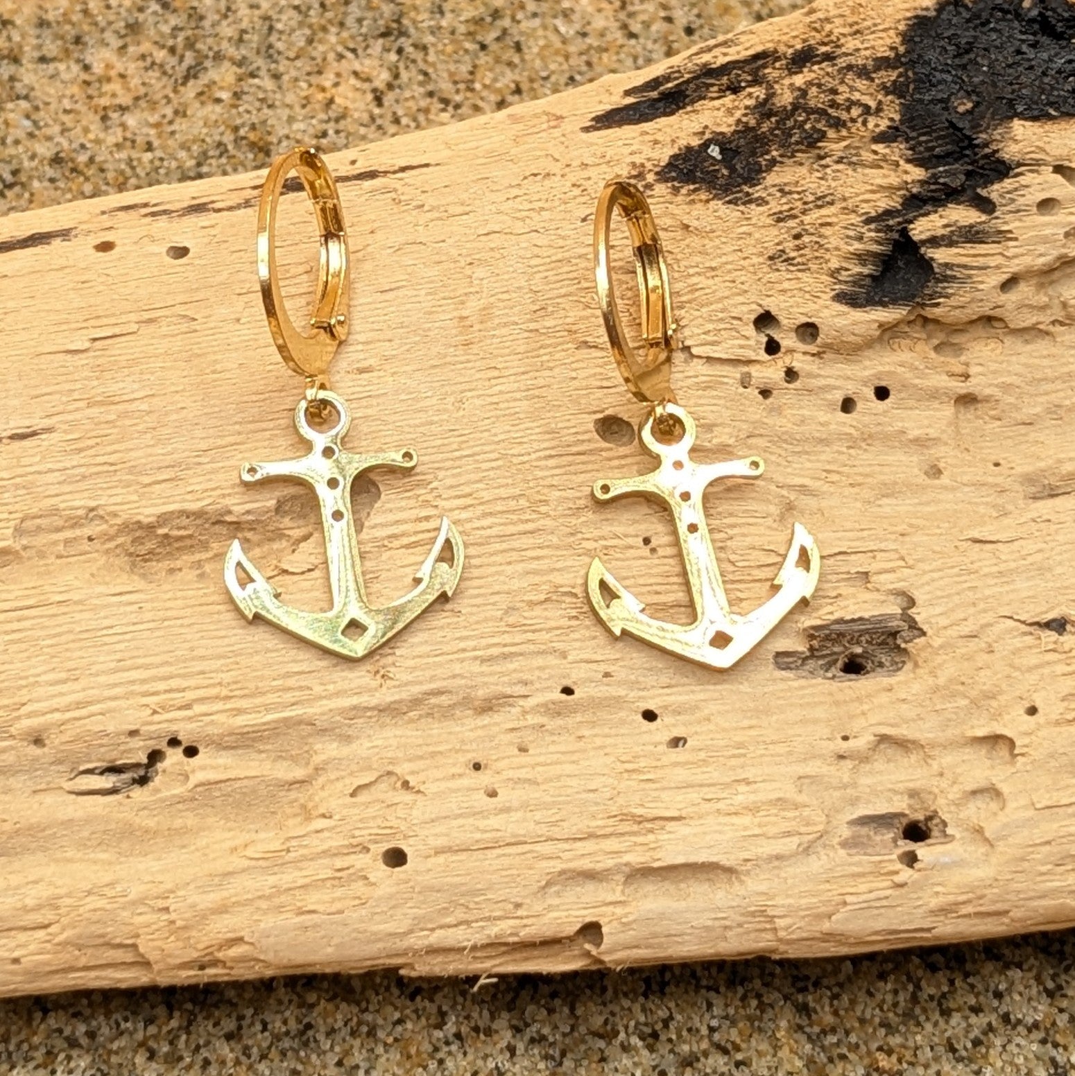 Anchors away Huggie earrings (Gold)