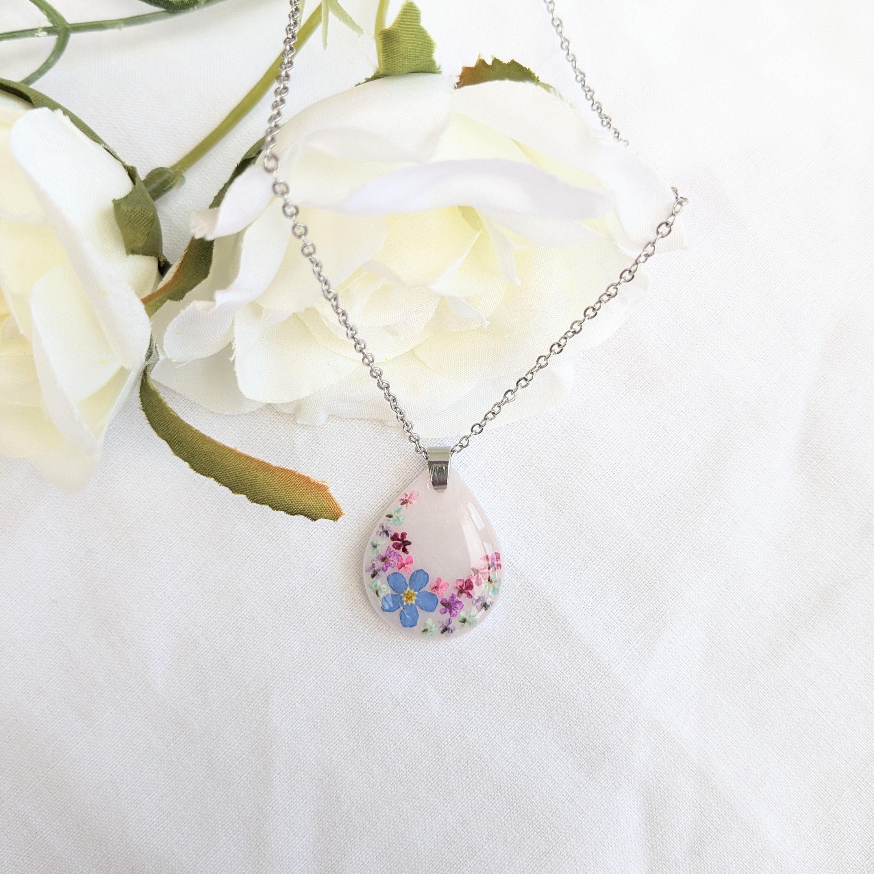 Flower power necklace