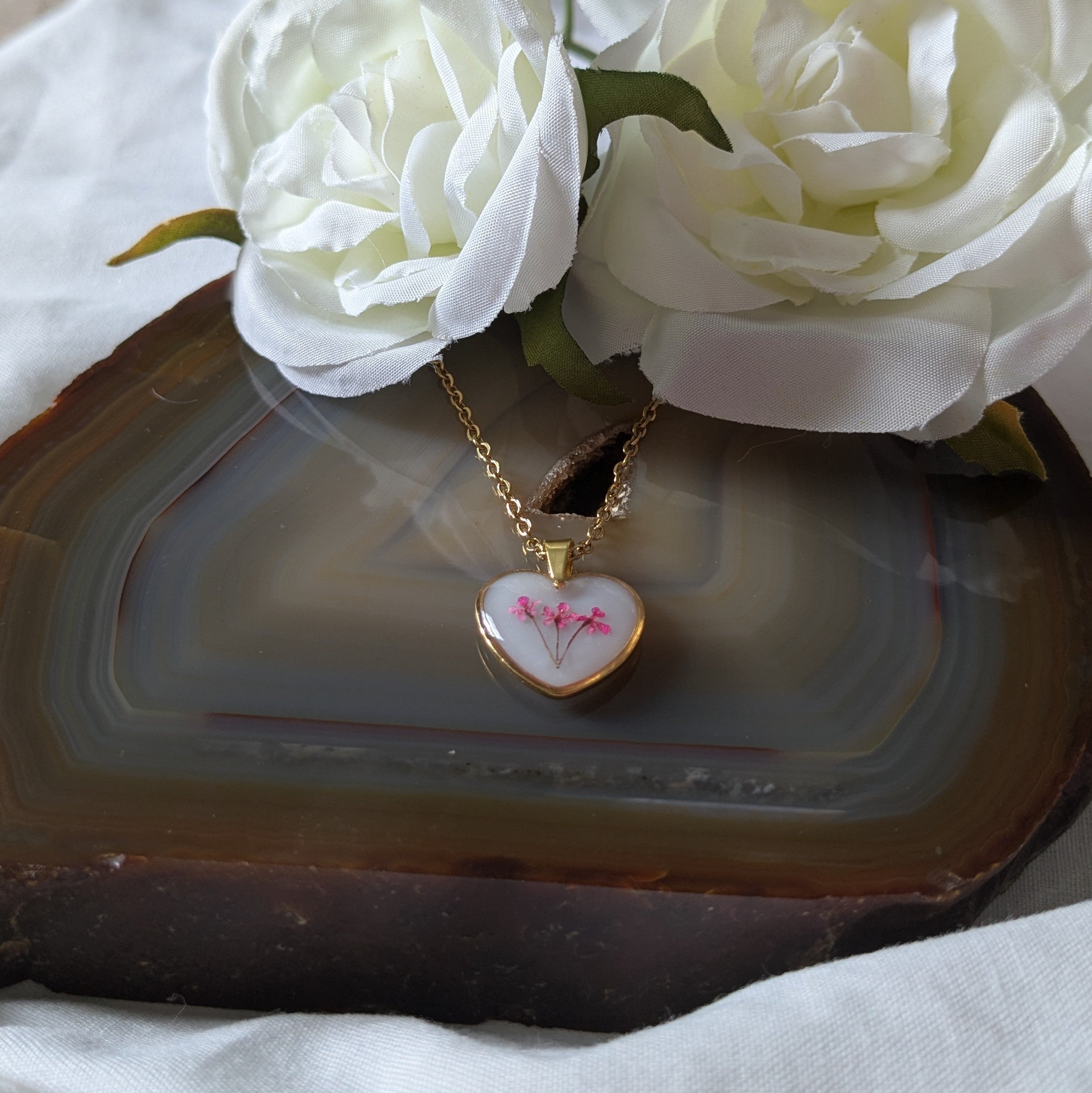 Love heart bouquet necklace (gold)