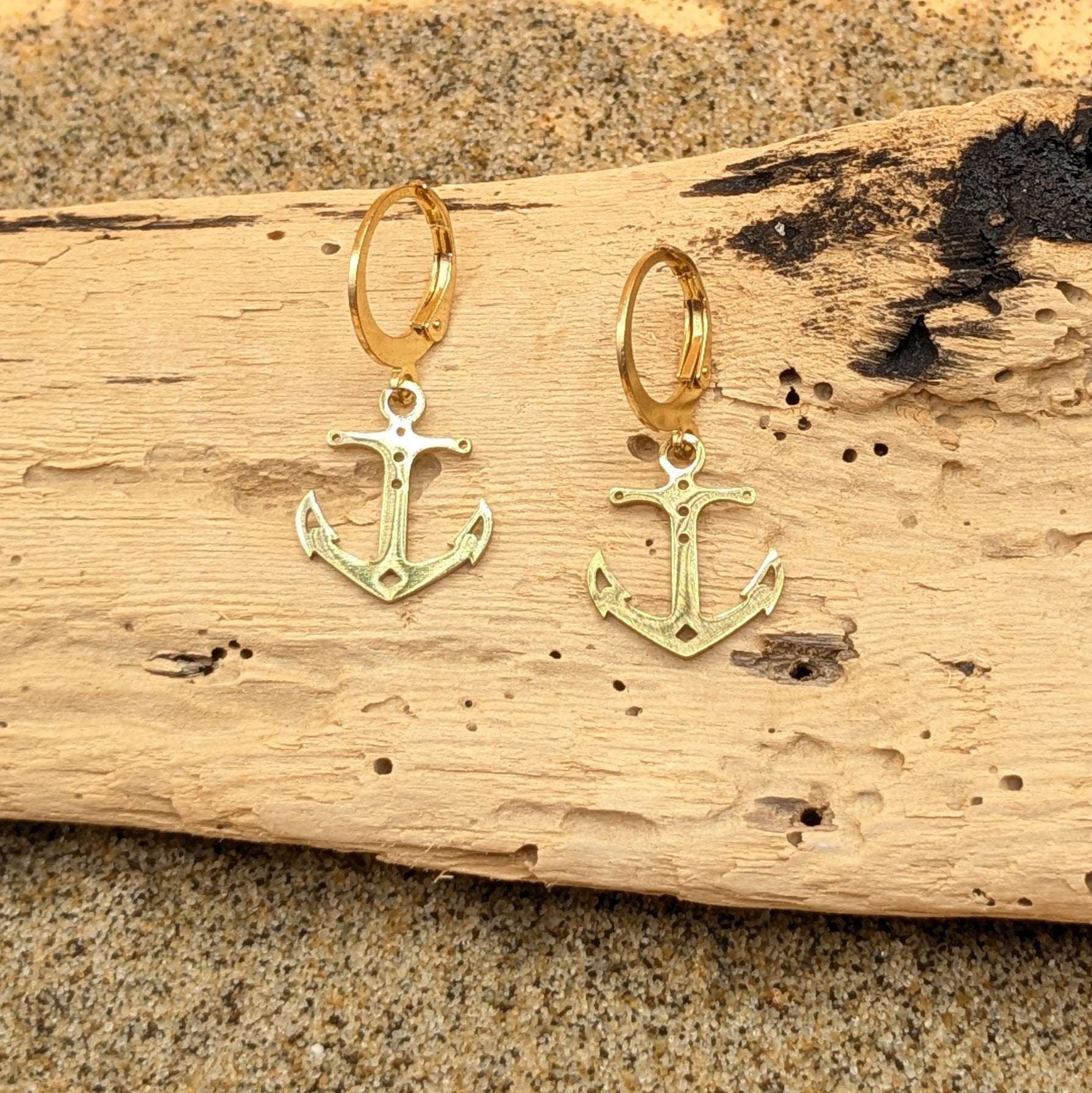 Anchors away Huggie earrings (Gold)