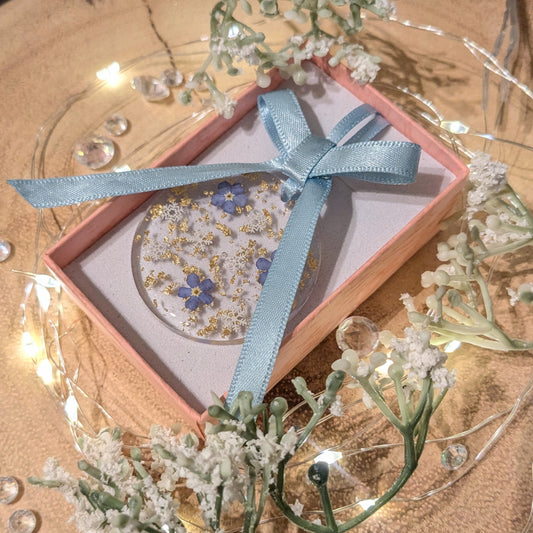 Forget-me-not and snowflake bauble