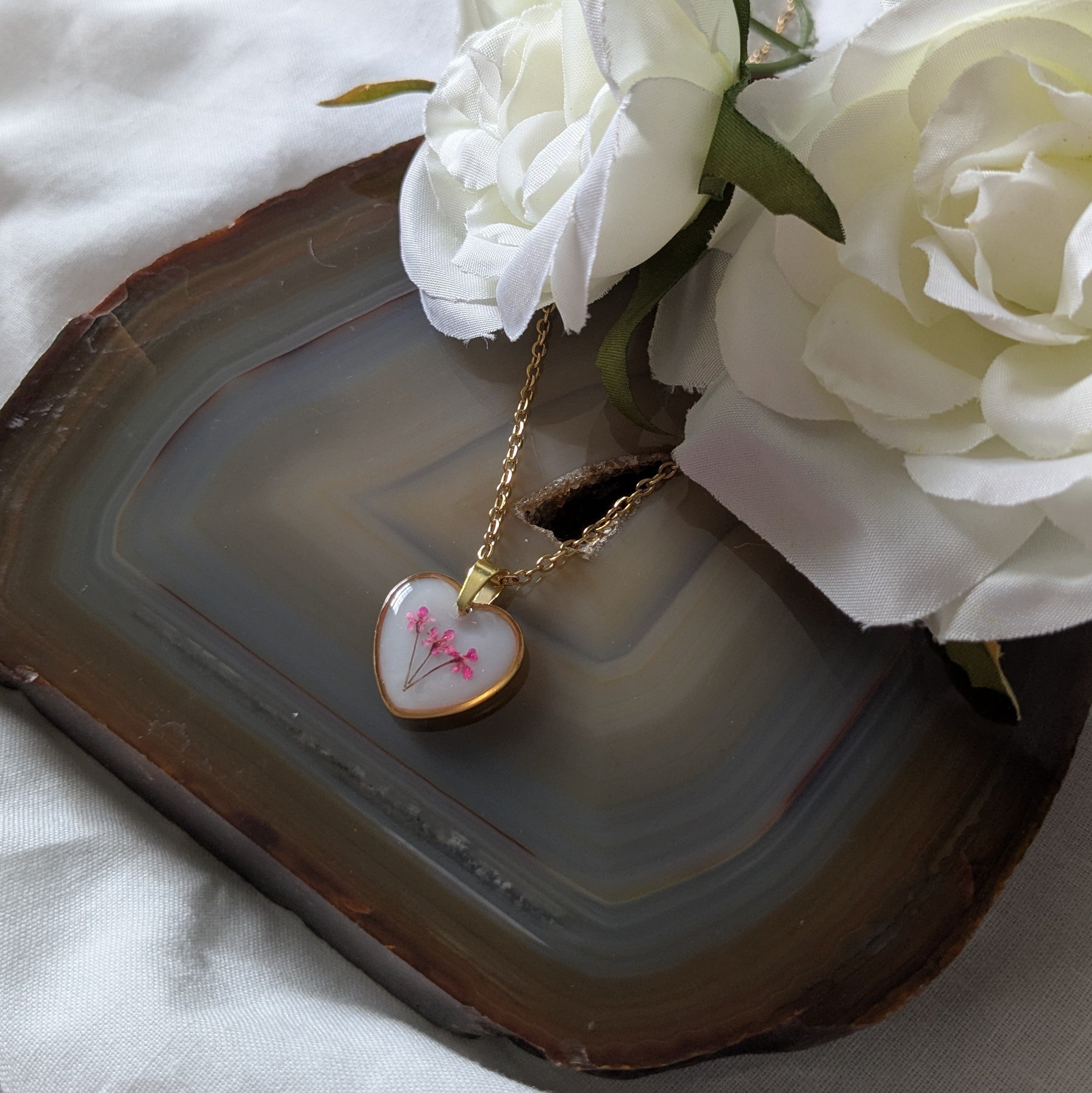 Love heart bouquet necklace (gold)