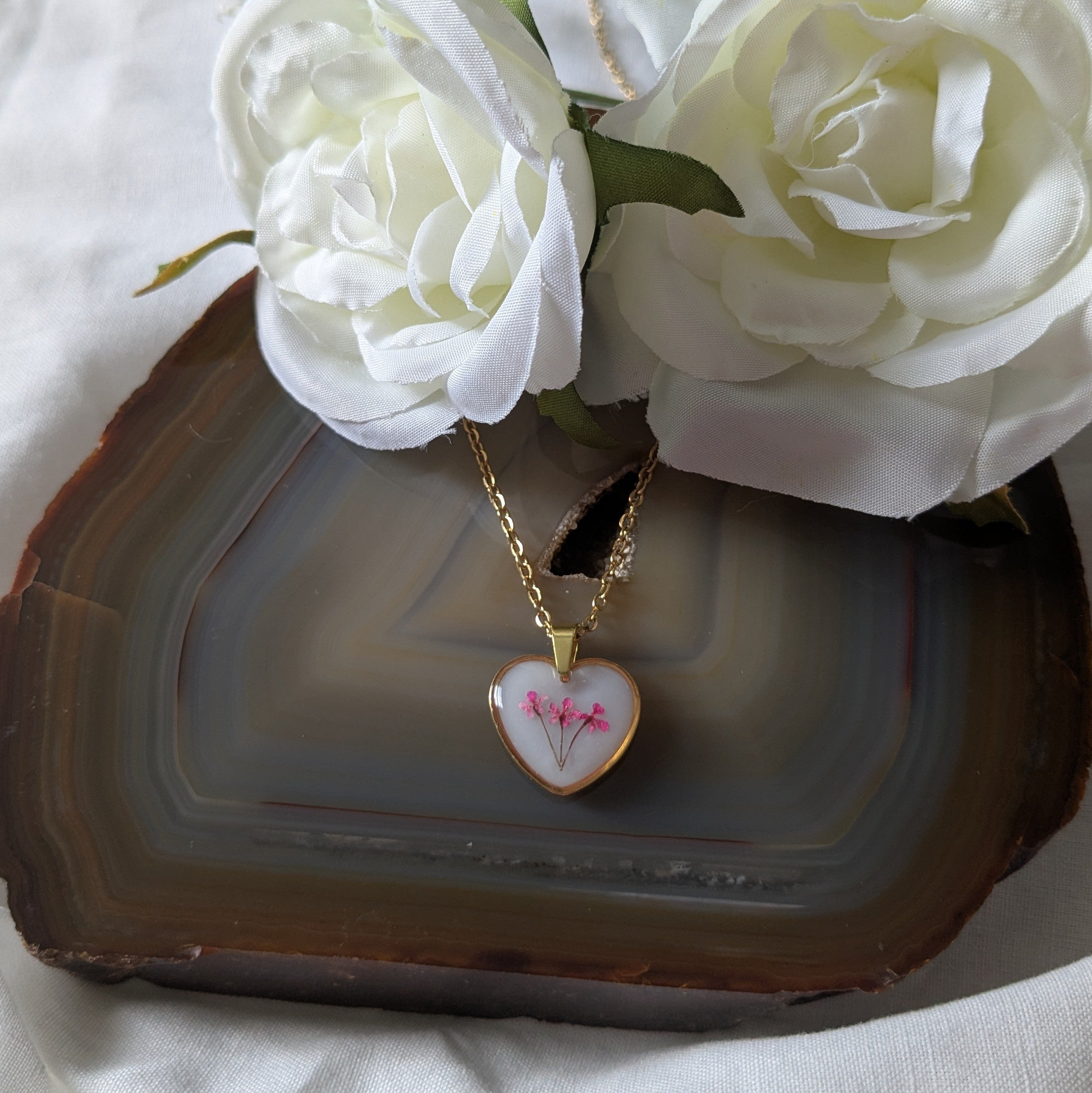 Love heart bouquet necklace (gold)
