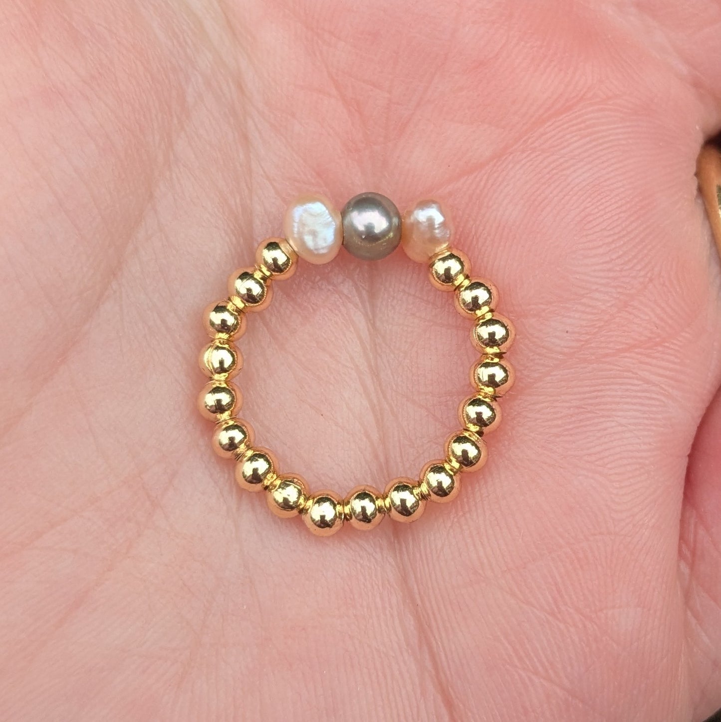The pearly girl stretch ring