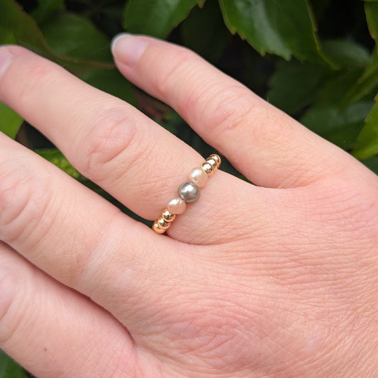 The pearly girl stretch ring