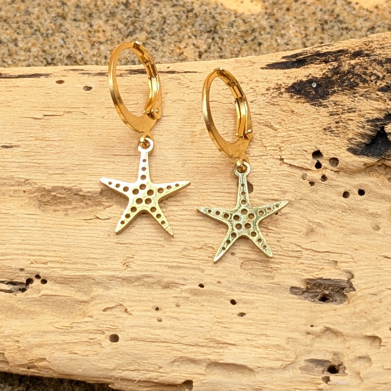 Starfish wishes huggies earrings (Gold)