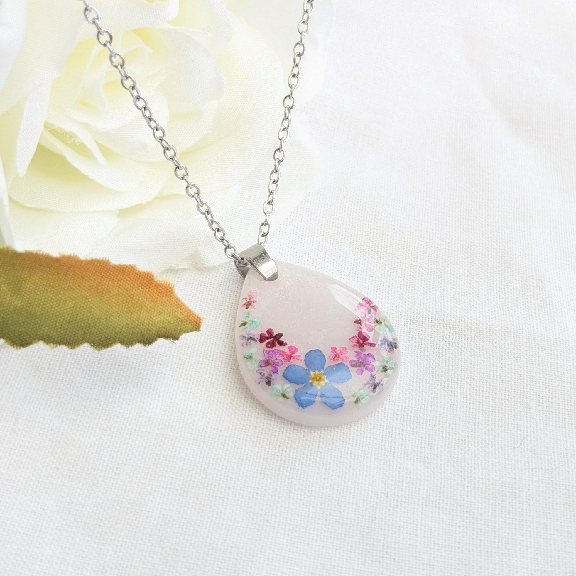 Flower power necklace