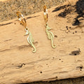 Seahorse kisses Huggie earrings (gold)