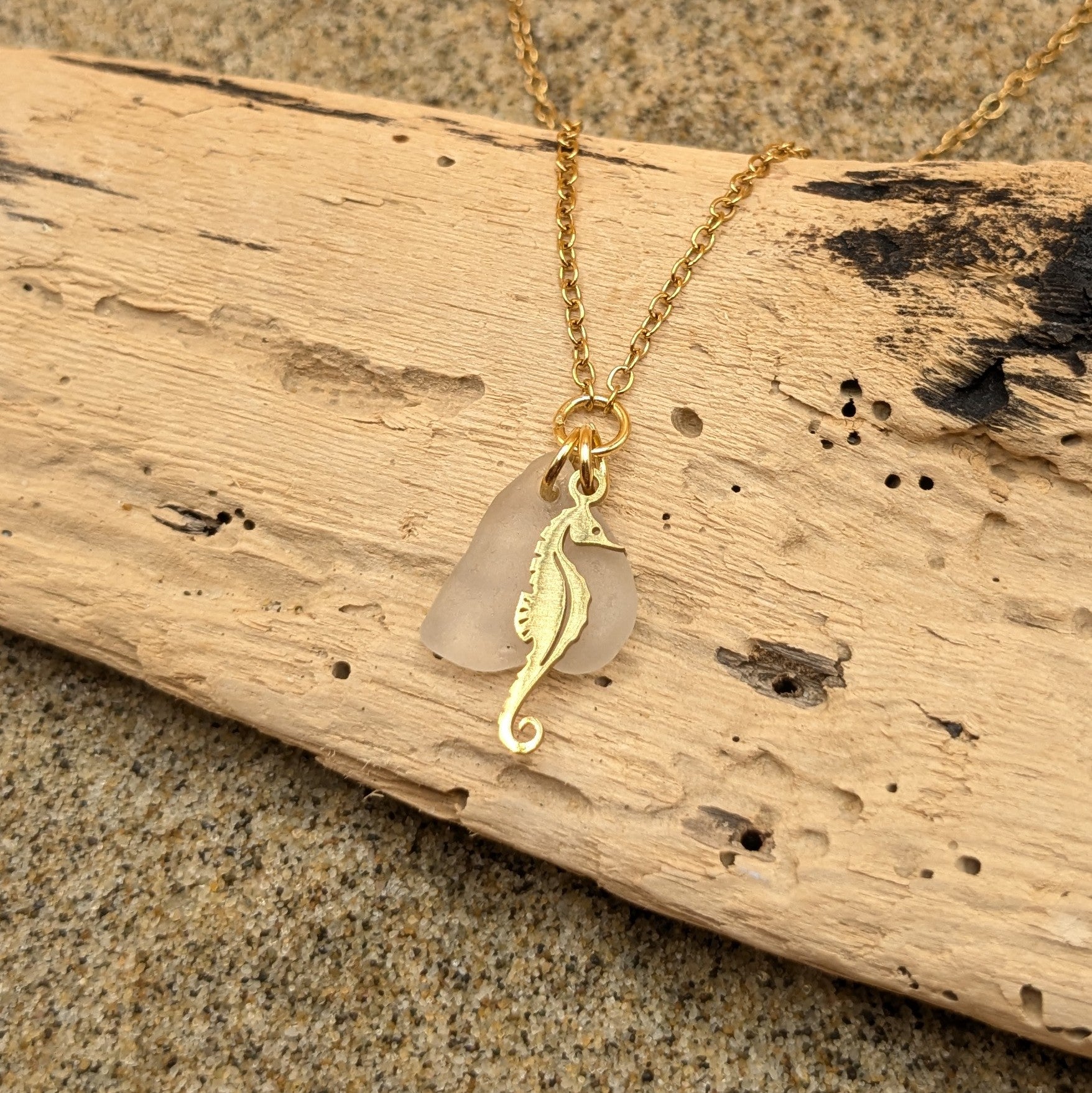 Seahorse kisses necklace (Gold)