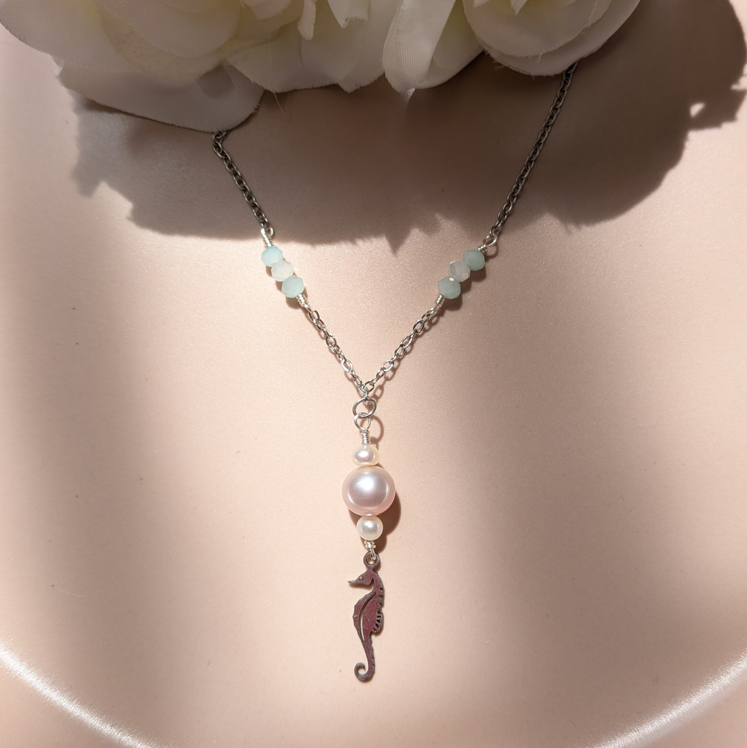 Pearly sea-mare necklace