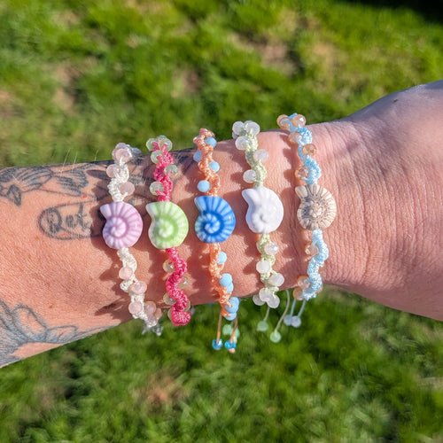 Ceramic ammonite macrame bracelet