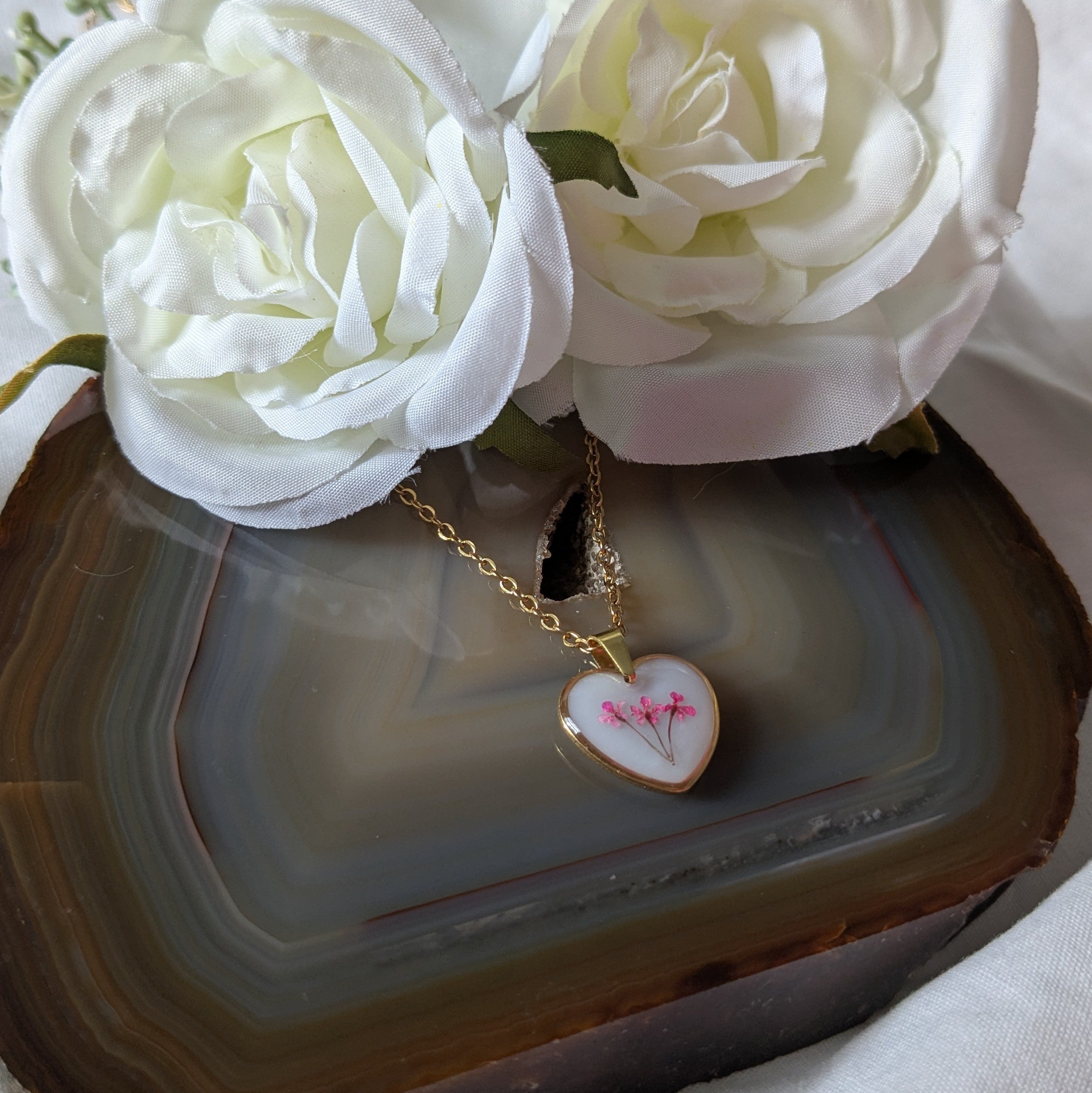 Love heart bouquet necklace (gold)