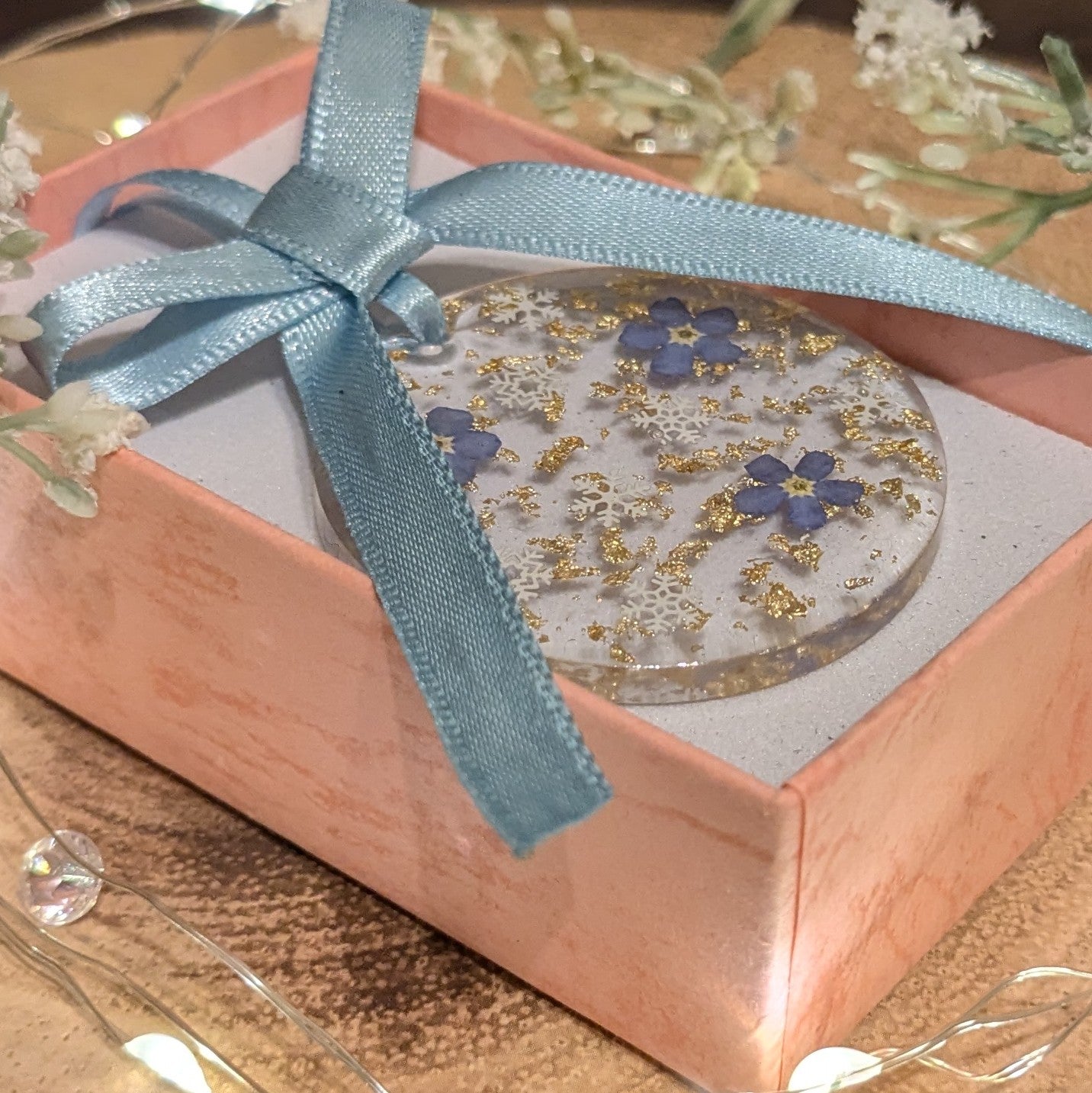 Forget-me-not and snowflake bauble