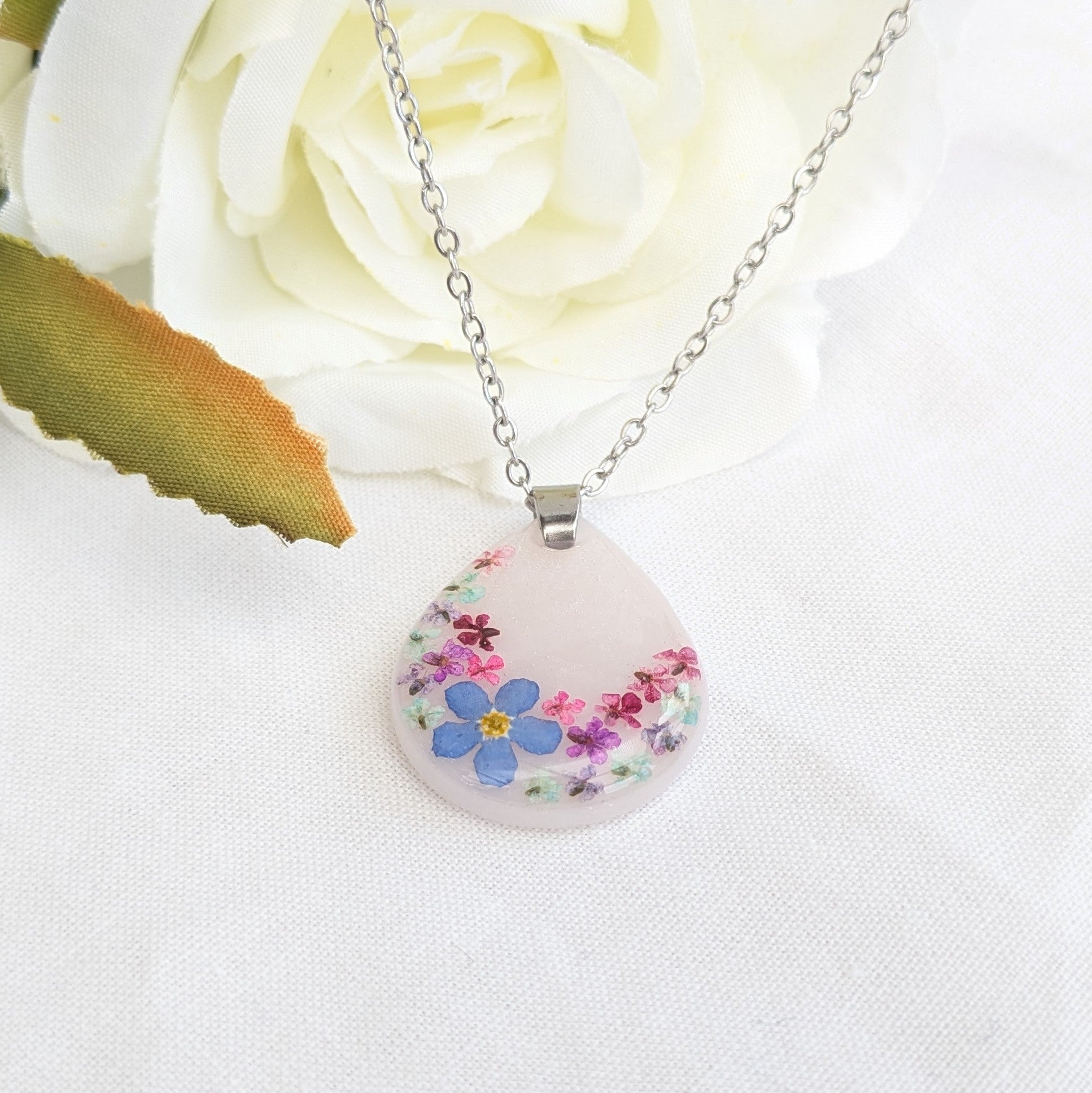Flower power necklace